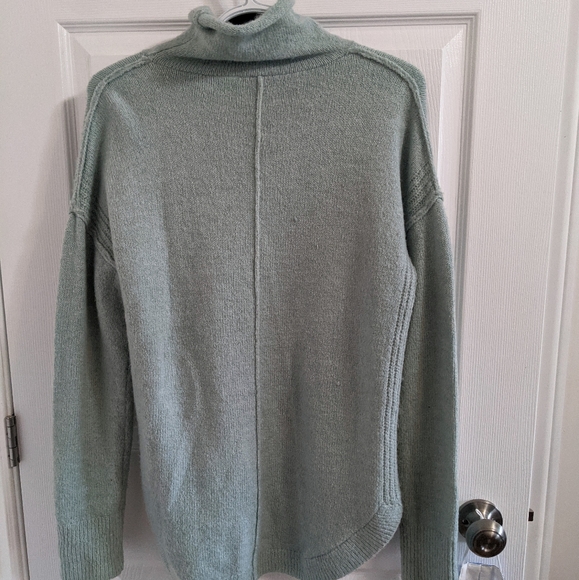 GAP wool blend turtle neck - Picture 2 of 3